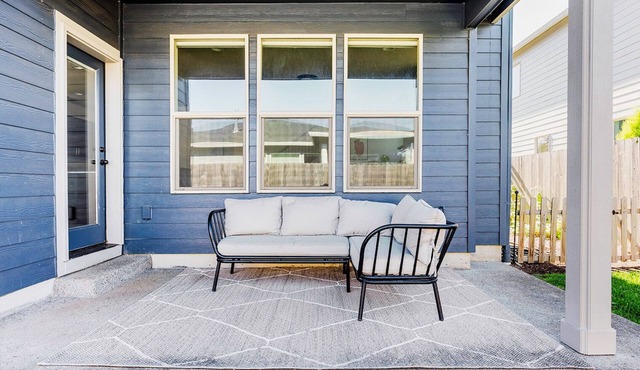 Deluxe Vancouver 4BR w/free parking, A/C & W/D, by Blueground