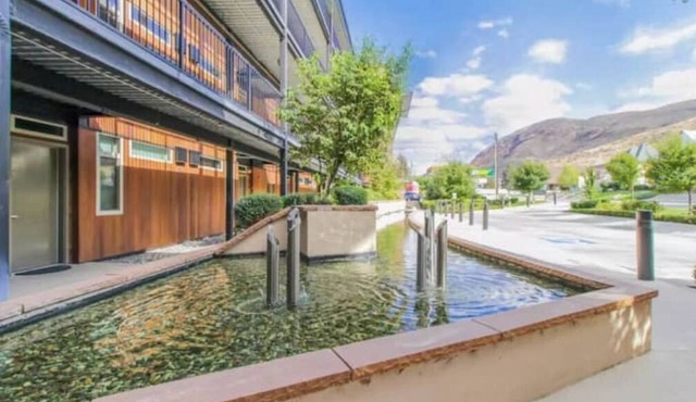 Deluxe View 2 Bedroom Chelan View Condo w/Extra Parking