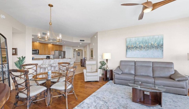 Deluxe Views Condo Cape Coral Dining & Activities!