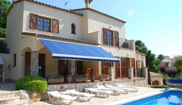 Deluxe Villa in Calonge with Private Pool