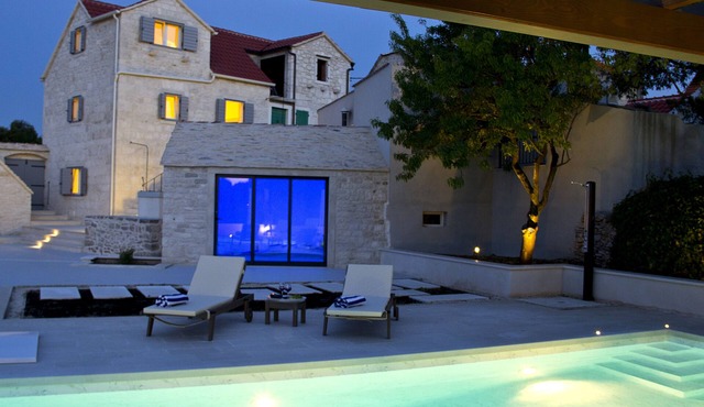 Deluxe Villa Komelo- Stone House In Skrip The Oldest Village On The Island Brac