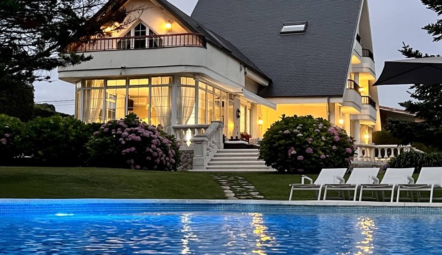 Deluxe Villa with swimming pool,garden and Spa, 6 km to the beach