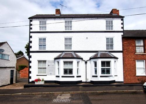 Delven House- Serviced Apartments