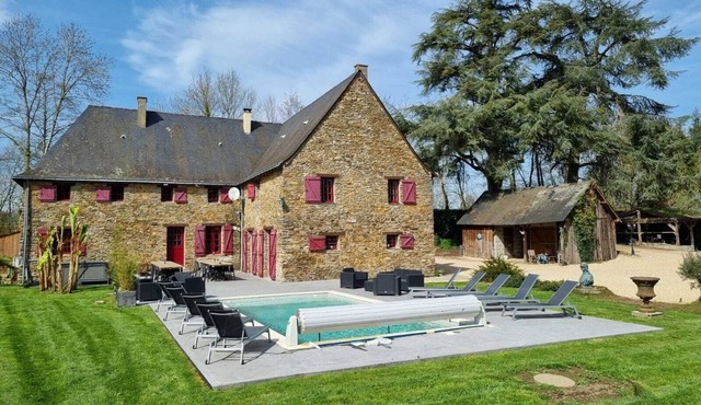 Demeure 18 ème Swimming pool and Spa 20 people