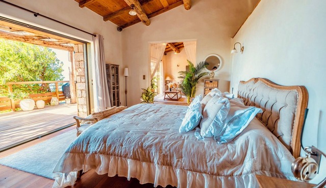 Demeure au coeur du maquis face à la mer à 20 mn d'Ajaccio