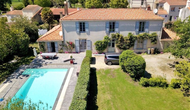 Demeure Clémenceau - very nice house with pool, in a parc, 10 sleeps