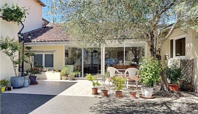 Demeure Olea 5 rooms 1 to 15 people linen and breakfast