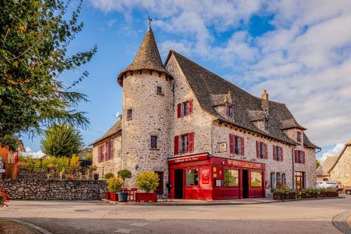Demeures & Châteaux Auberge de la Tour - Hôtel & Restaurants - Marcolès Auvergne