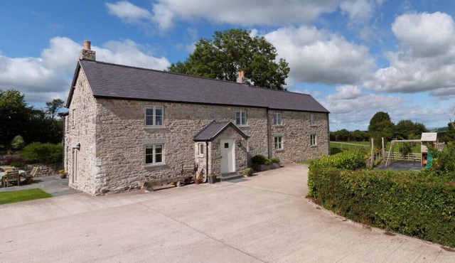 Denbigh Cottage - Four Bedroom House, Sleeps 8