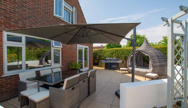 Denbury House - Five Bedroom House, Sleeps 10