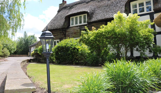 Denfield Cottage · Charming Thatched Cottage plus Annexe