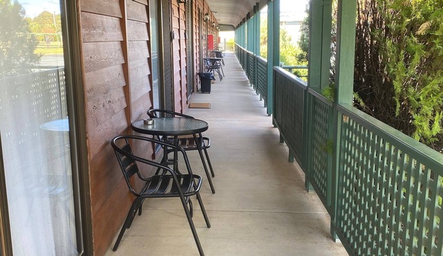 Deniliquin Country Club Motor Inn