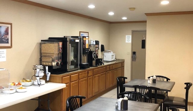 Denison Inn & Suites