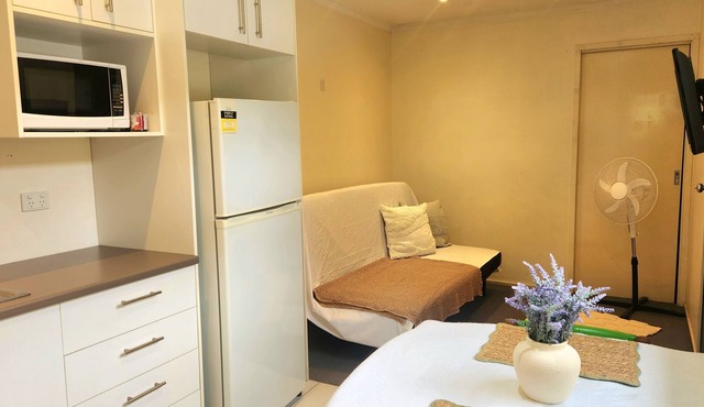 Denman! Small Self-Contained Studio in Wavell Heights