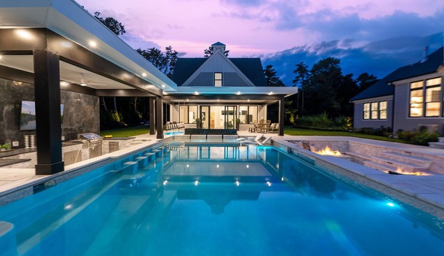 Dennis Family Retreat: Private Pool, Sauna & Beach Fun!