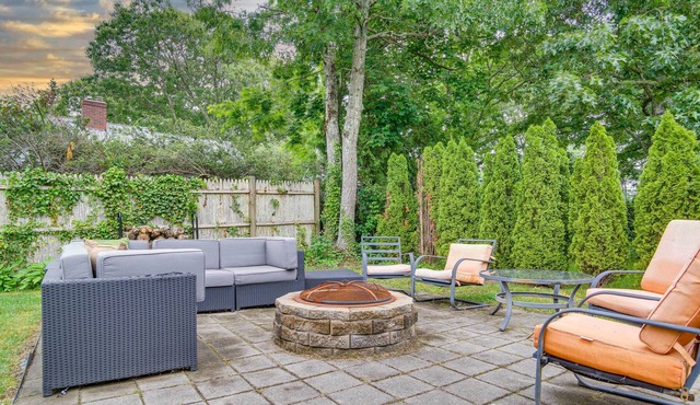 Dennis Retreat: 4 Mi to Mayflower Beach!