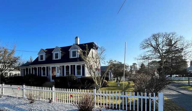 Dennisport! Walk to 3 Public Beaches! Charming 4-bedroom 3 bath House with AC