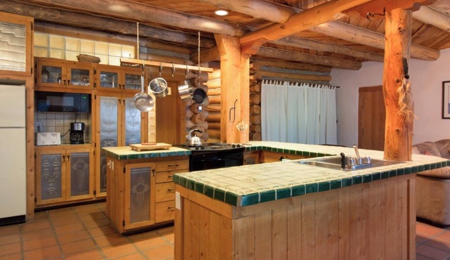 Denton Cabin - Warm Log Cabin, close to Mountain Stream and Ski Return Trail