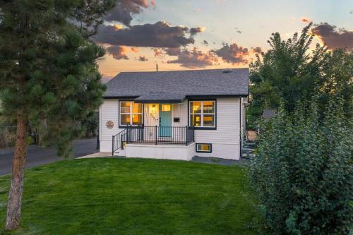 Denver 5BR Hot Tub, Pool Table, Ping Pong!