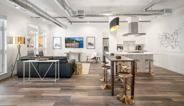 Denver's BEST Airbnb★Luxury Urban Cowboy Loft★Huge Patio w/ Skyline Views★RiNo A