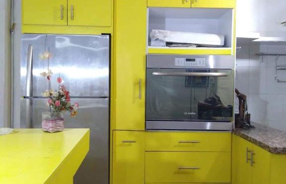 Departamento cerca de CIVAC con cocina amarilla