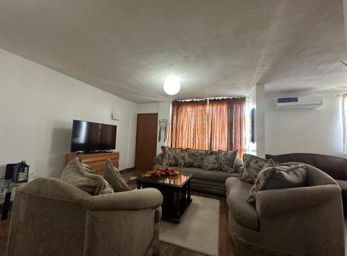 Departamento en fraccionamiento para 4 personas, cuenta con todo para estancias largas, seguridad y estacionamiento, zona céntrica, bancos,garitas,plazas