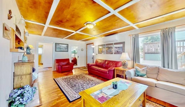 Depoe Bay Coastal Breeze Cottage * Dog Friendly