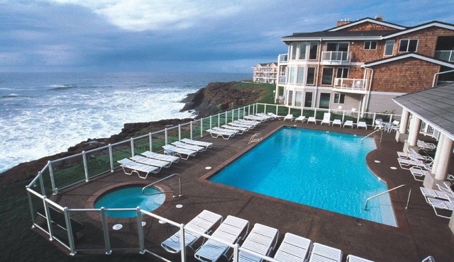 Depoe Bay | Family Coastal Stay | Pool + Hot Tub | 2BR