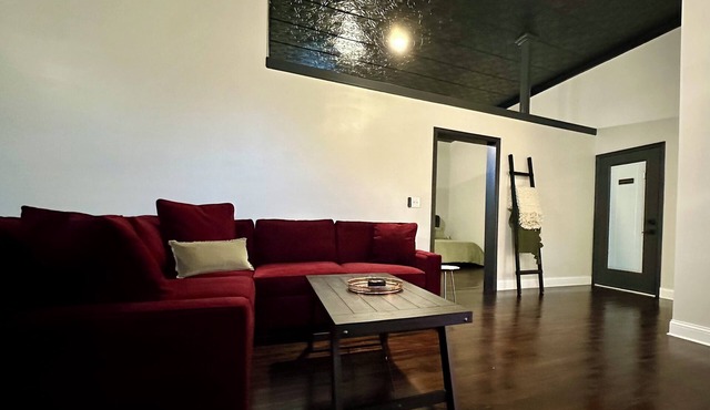 Depot Suite - Ground-Floor Historic Loft on Katy Trail, 4 Mins to Hermann Wineries