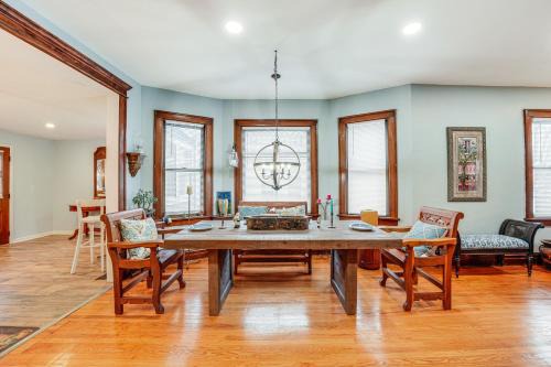 DePue Vacation Rental < 1 Mi to the Lake!