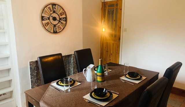 Derby Convenient House with Workspace