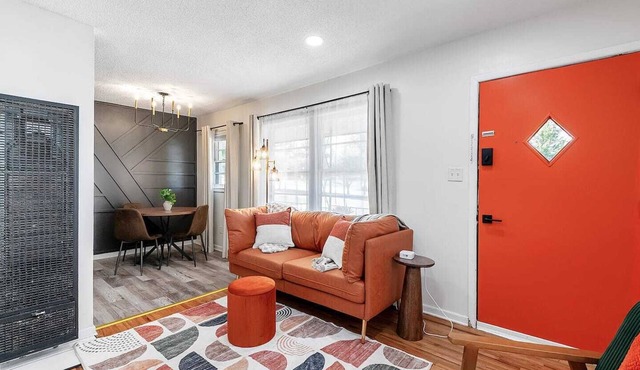 Derby Delight - Cozy King - Near Park!