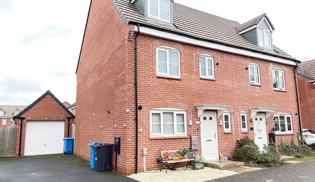 DERBY DEN, family friendly, character holiday cottage in Derby