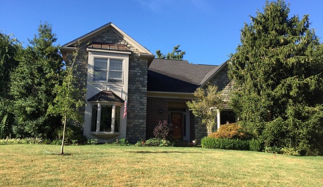 Derby Destination (20 Minutes to Churchill Downs): Lovely House and Garden