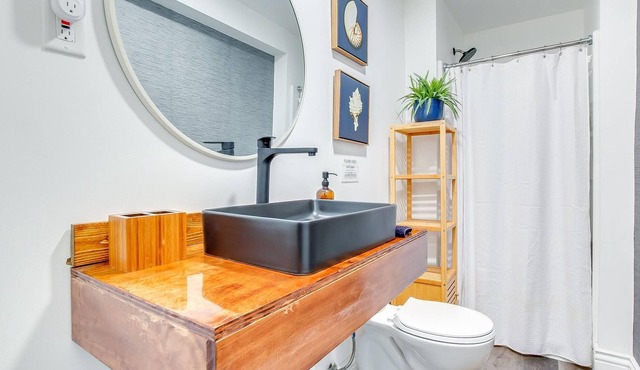 Derby Home near SDF & Convention Center