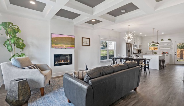 DerbyGrove: Newly Renovated & Near Derby