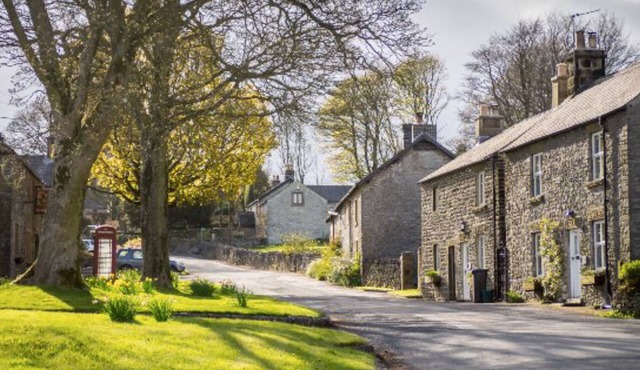 Derbyshire home with breathtaking surroundings