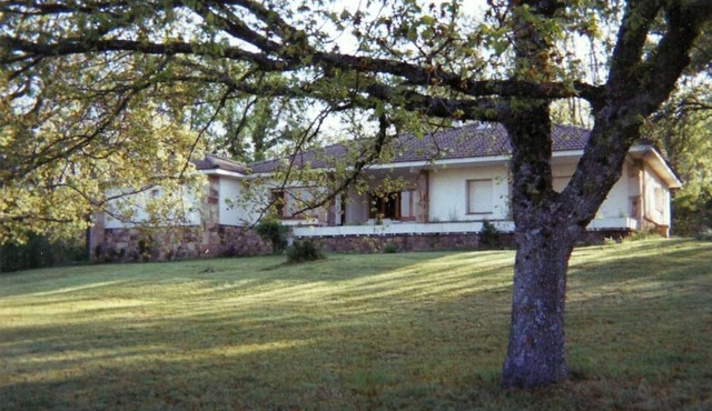 Derroñadas . Casa con Enorme Jardín y Tenis