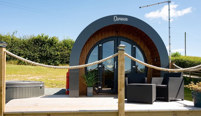 Derwen - a glamping pod with hot tub
