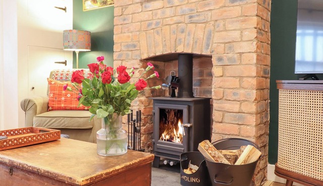 DERWEN HOUSE, pet friendly in Llangollen