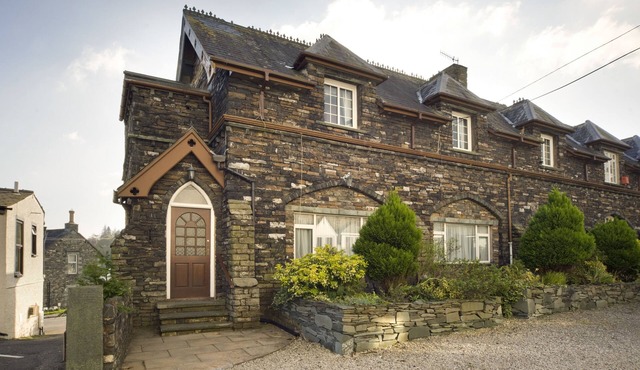 Derwent Manor Apartments