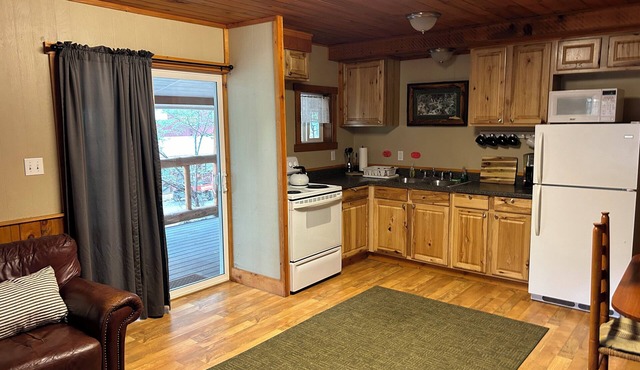 Deschutes River Fly Shop & Camp, River View Cabin Rental