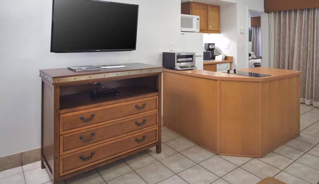 Desert Adventure Base: Two Spacious 2BR Units w/Kitchen & Outdoor Fun Access