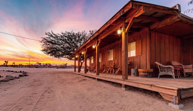 Desert Bliss Joshua Tree -Cowboy Pool & Tub. close to Pappy & Harriet's & Park.