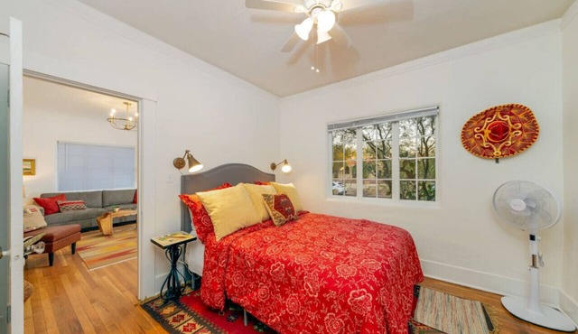 Desert Bloom/1 BR 1 BA/Blocks from U of A