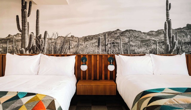 Desert Disco Dreams | La Vista Motel | 103