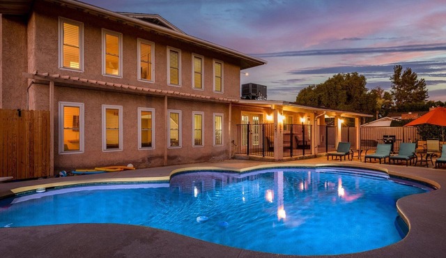 Desert Escape l 2 Masters l Heated Pool