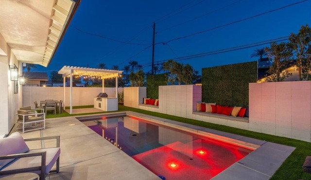 Desert Escape | Poolside BBQs, Sunset Views & Spacious Comfort