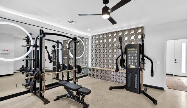 Desert Escape Townhome - Pool & Gym