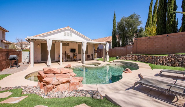 Desert Escape w/Pool Oasis: Near Golfing & Vegas!